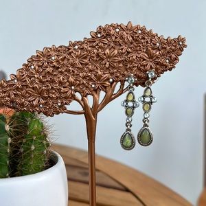 Antique silver drop earrings with green stones ✨